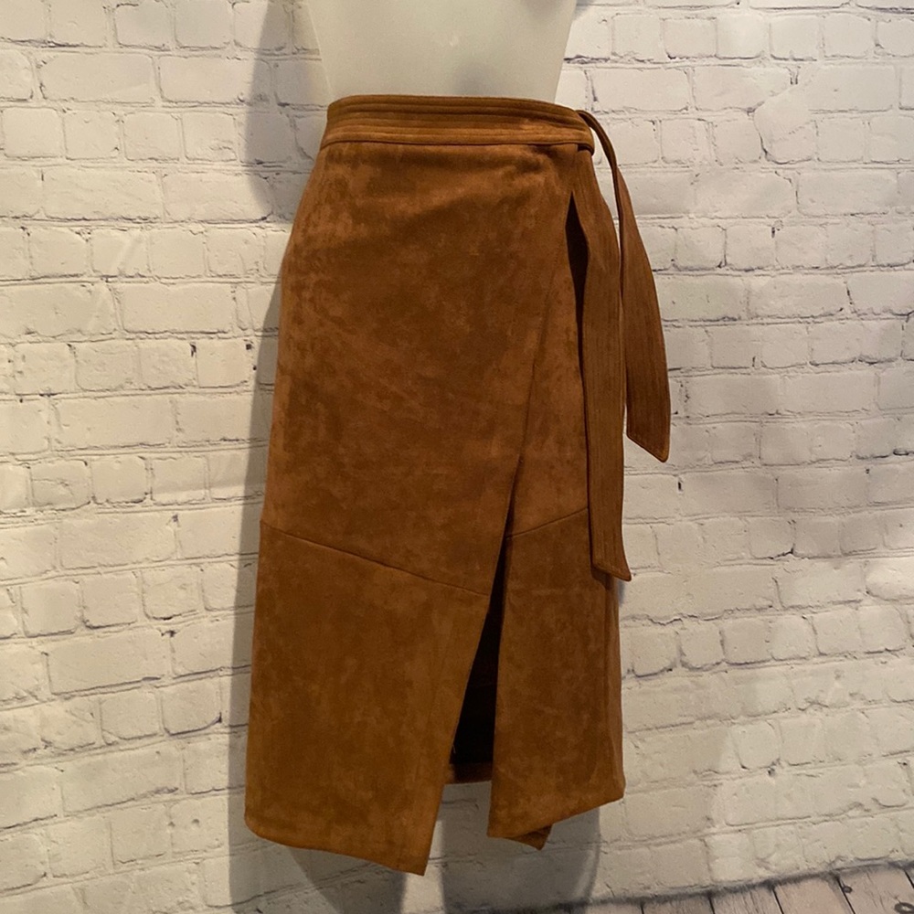 New with tags brown suede skirt
